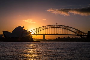 The iconic Sydney Opera House and Harbour bridge set against the sunset. Fly direct from Toowoomba to Sydeny (and return) on Qantas | www.wellcamp.com.au